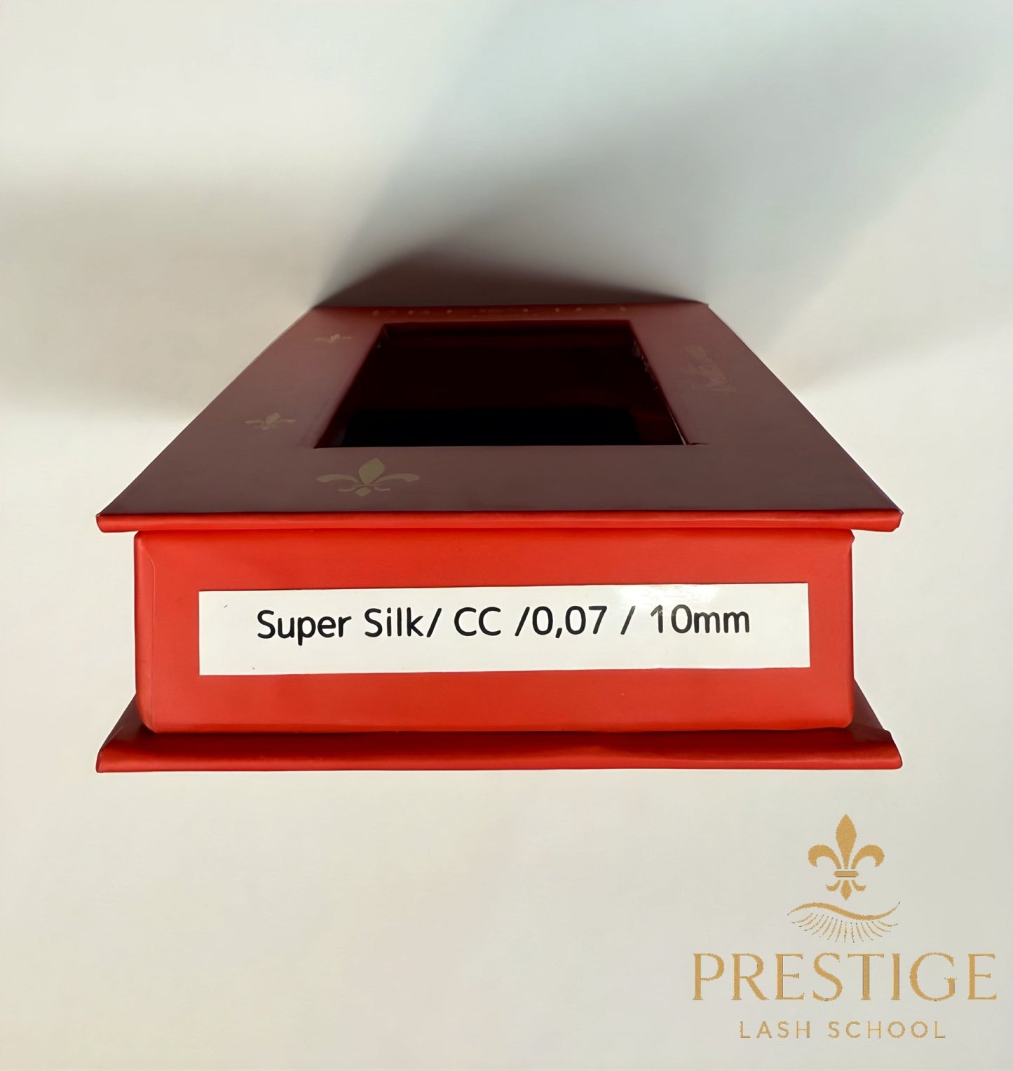 Ciglia opache premium matte su sfondo bianco, focus su struttura e texture naturale

